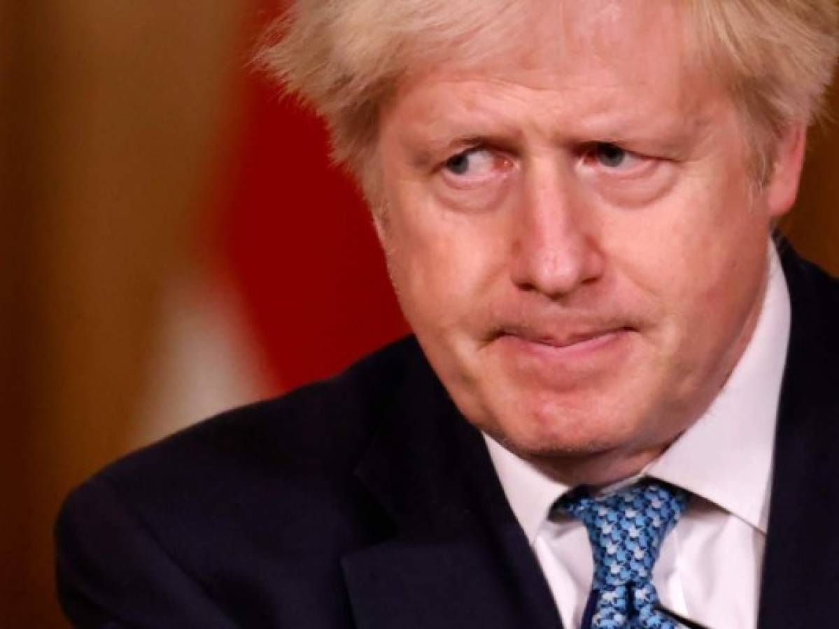 Boris Johnson intenta tranquilizar población ante cierre de conexiones