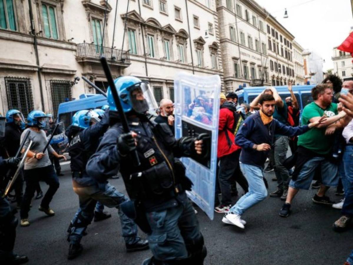 Protestan en Roma por Pase Verde de vacunas contra covid-19  