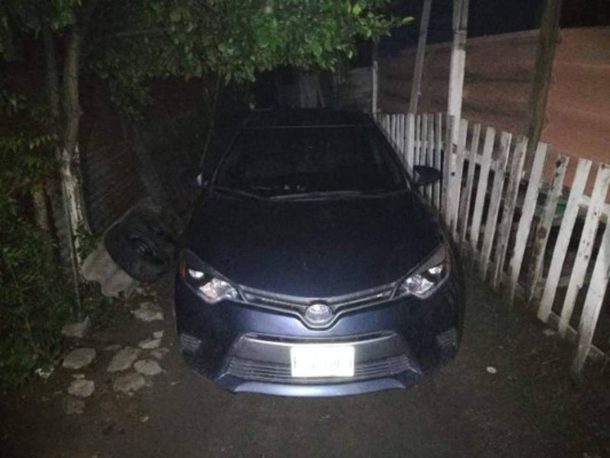 En el interior de un vehículo hallan cuerpo ensabanado en San Pedro Sula