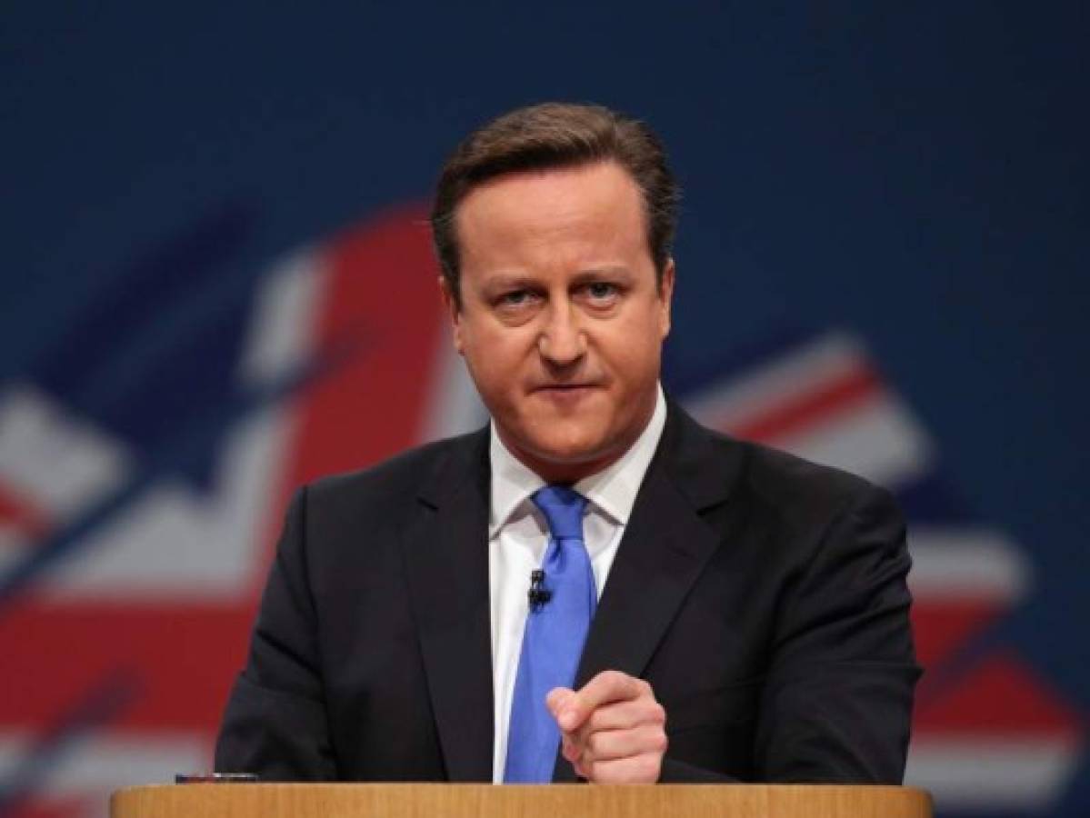 El ex premier británico David Cameron decidió dejar su cargo tras que los británicos decidieran en un referendum dejar la Unión Europea. Dicho movimiento conocido como el “Brexit” (mixtura en inglés de Bretaña y salida). Autodeclarado, “víctima del populismo”, Cameron prefirió no afrontar el proceso de salida de la EU, considerando que será la quiebra económica del Reino Unido. Según el premier británico que cobra 2,400 euros por minuto para hablar del tema, el “Brexit” es el reflejo de “una sensación de infelicidad” con el estado del mundo (austeridad y desigualdad).