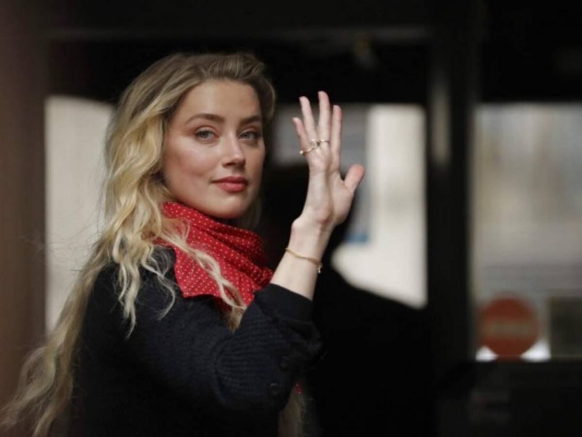 Amber Heard dice que amó a Johnny Depp y esperaba que dejara adicciones