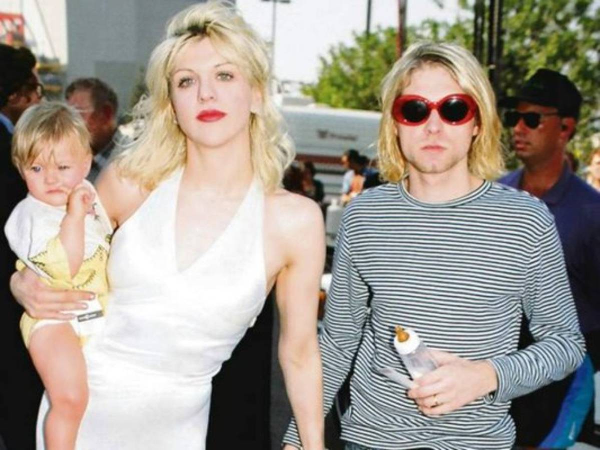 Hija de Cobain agradece a difunto padre en su 50 natalicio