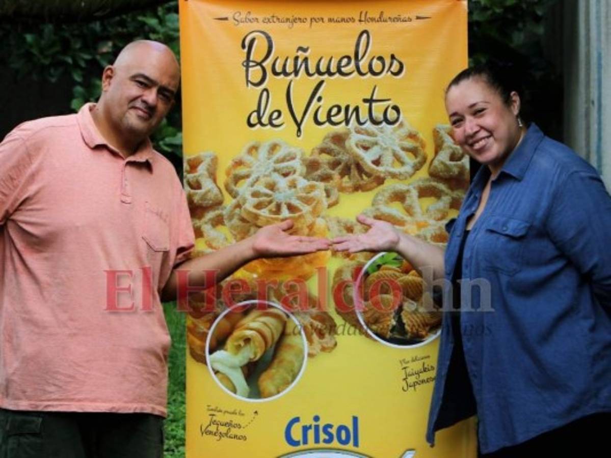 'En la calle he aprendido lo que es la solidaridad': familia vende buñuelos para sobrevivir