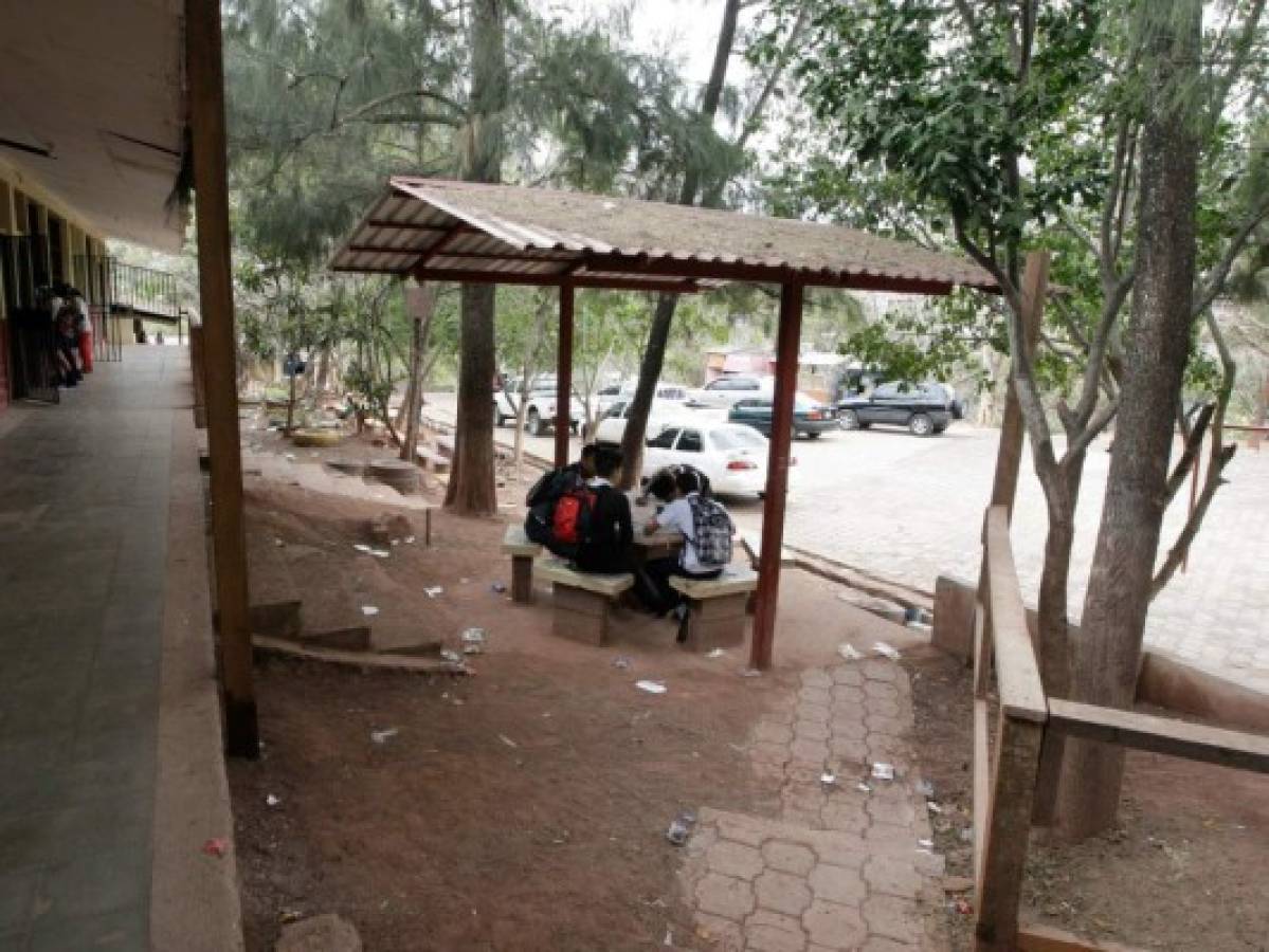 Inseguridad y carencia de agua en centro escolar de la capital