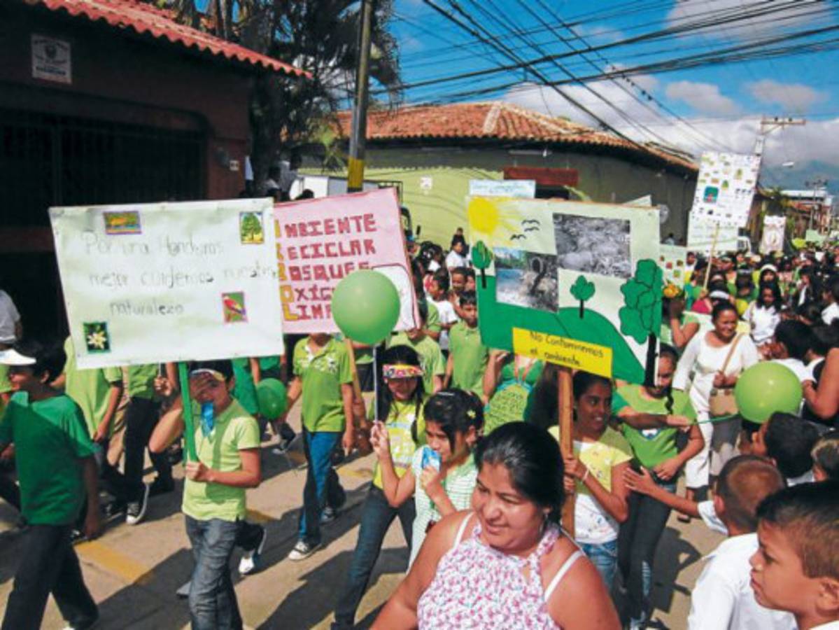 Con marcha conmemoran Día del Árbol en Comayagua