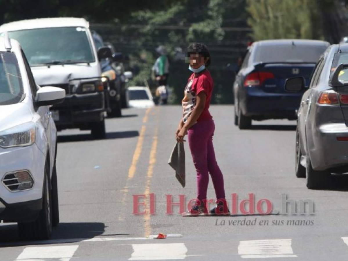 La historia de Julia y su sufrimiento en silencio entre el ruido de la calle