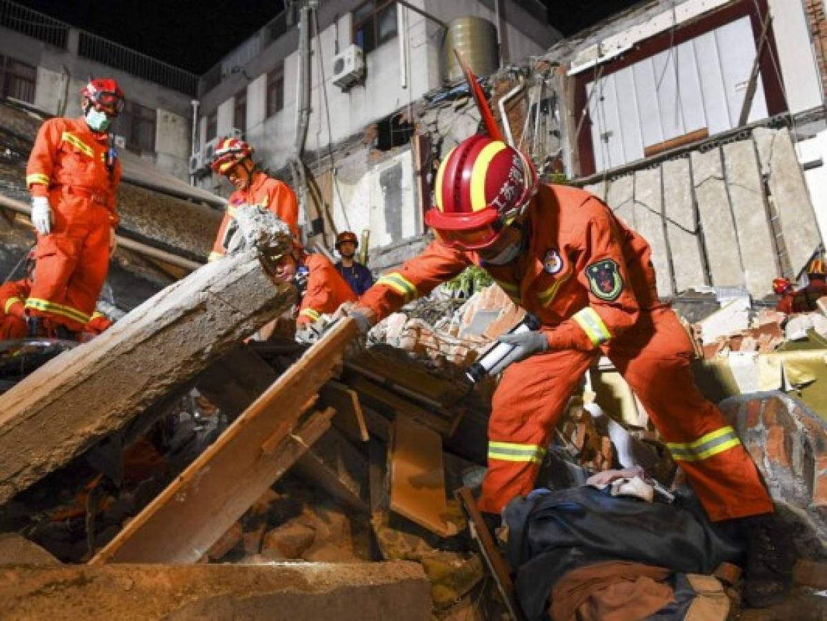 Al menos 8 muertos al desplomarse hotel en el este de China 