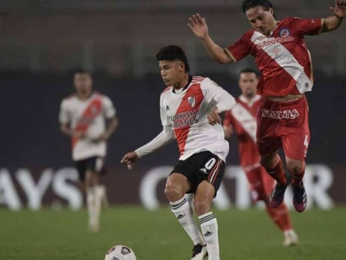 Líder River enfrenta a Argentinos para acercarse al campeonato  