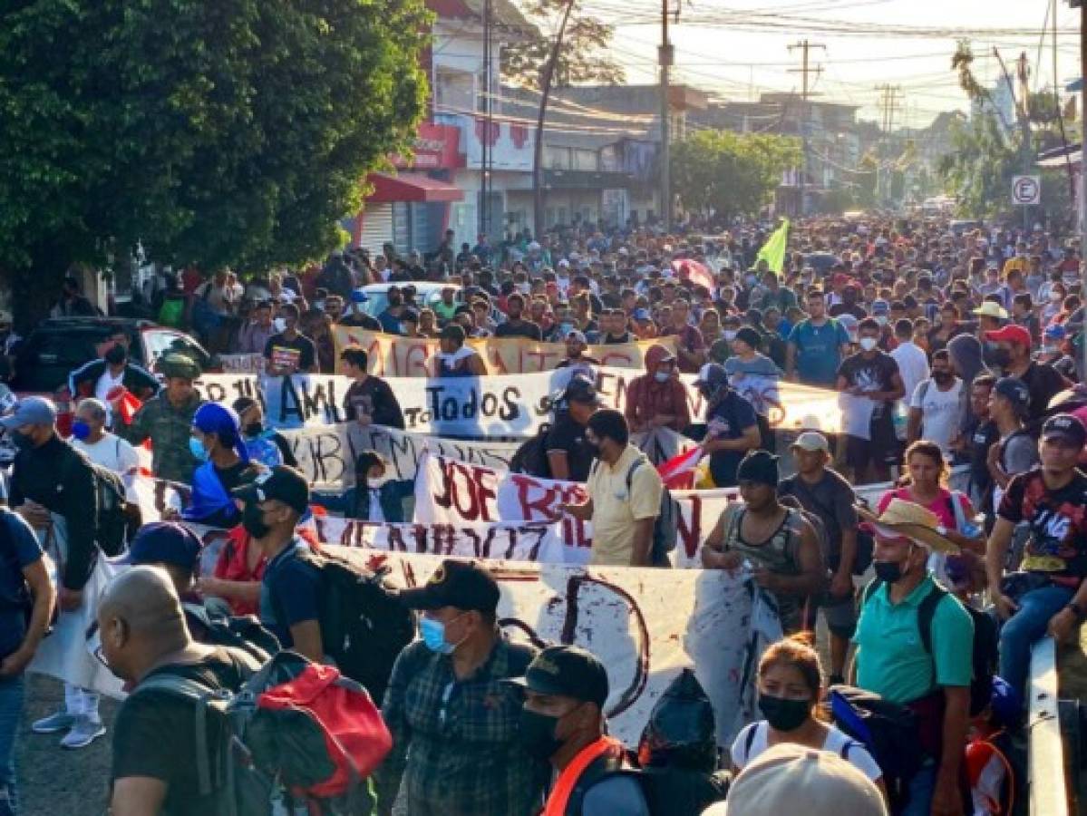 Más de 2,000 migrantes de Honduras, El Salvador y Haití inician marcha desde el sur de México