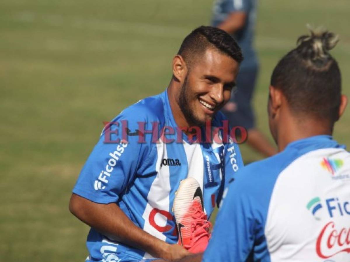 Álex López dice que prefiere la línea de cuatro en la Selección de Honduras