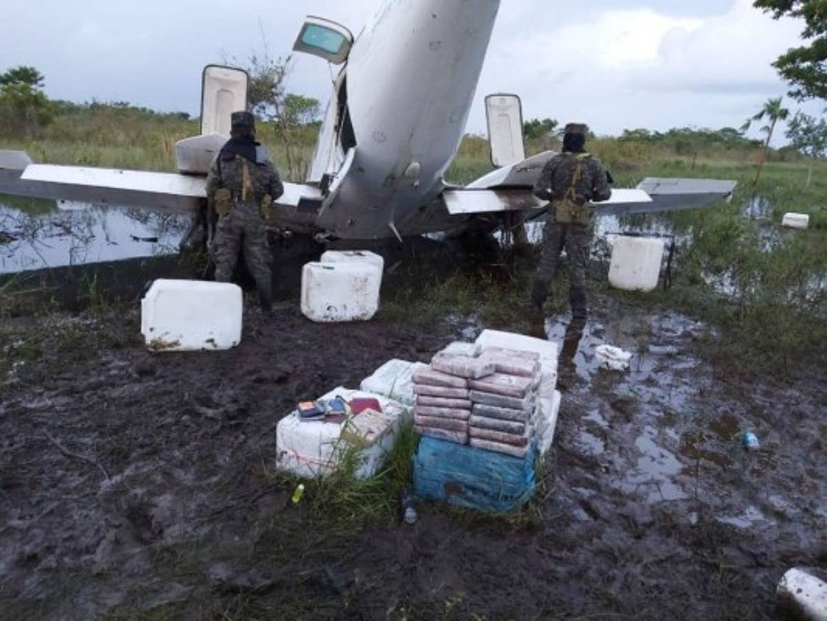 Interceptan narcoavioneta llena de droga en La Mosquitia hondureña