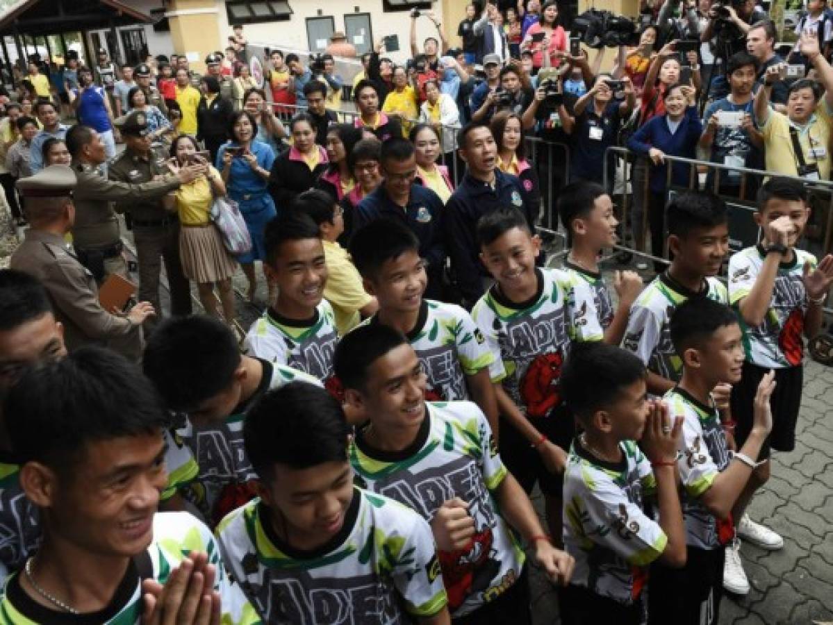 Niños atrapados en cueva de Tailandia aseguran que fue un 'milagro' poder salir