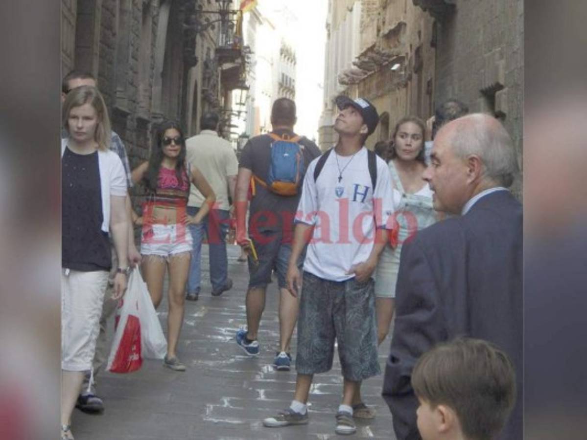 Hondureños en Barcelona ya pueden solicitar el documento de vecindad