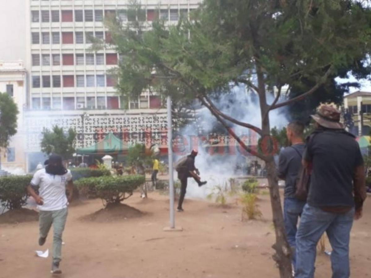 Accidentada marcha de la resistencia en Día de la Independencia en Honduras