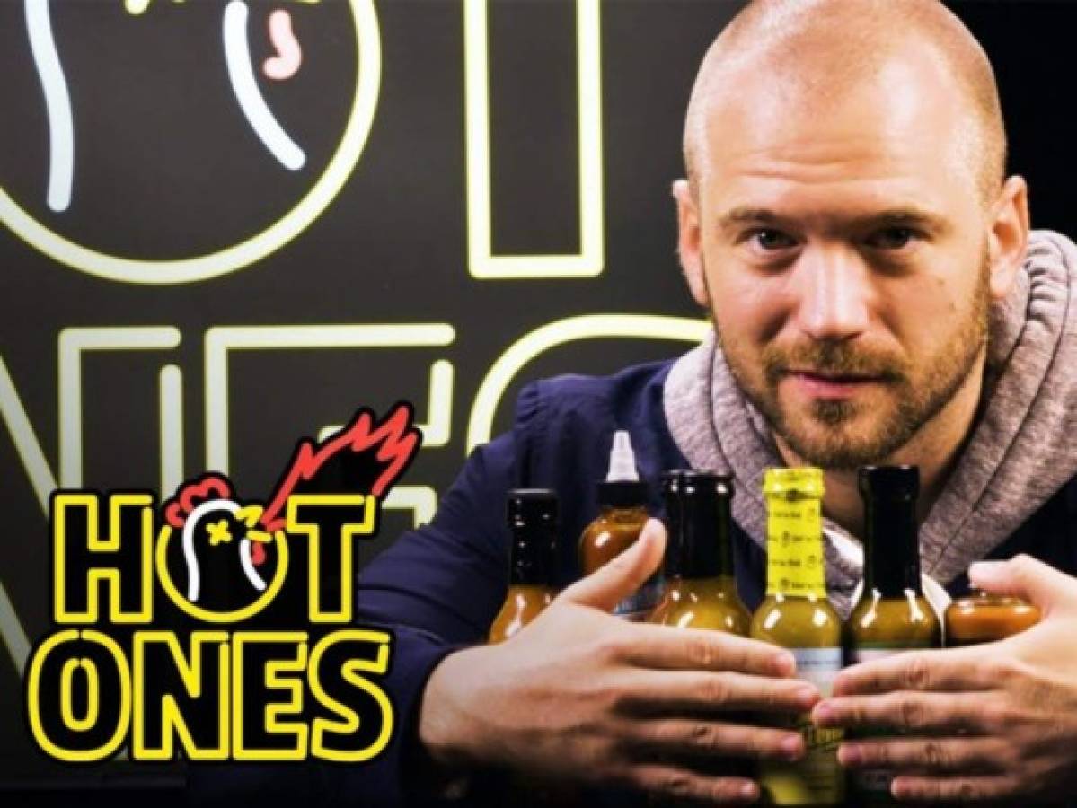 'Hot Ones” regresa con más celebridades y salsas picantes