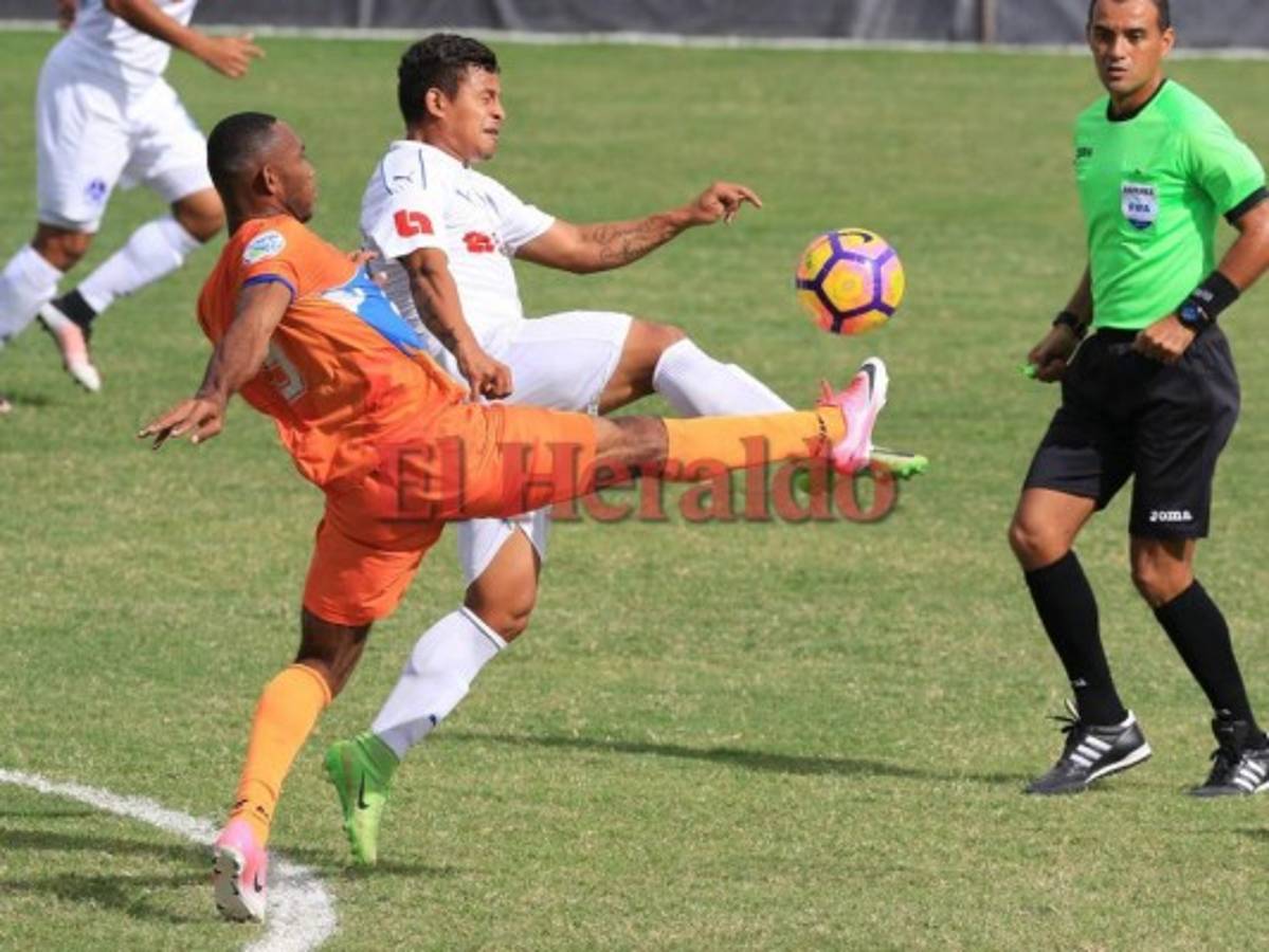 Lobos de la UPNFM y Olimpia empataron 2-2 en la ida del repechaje