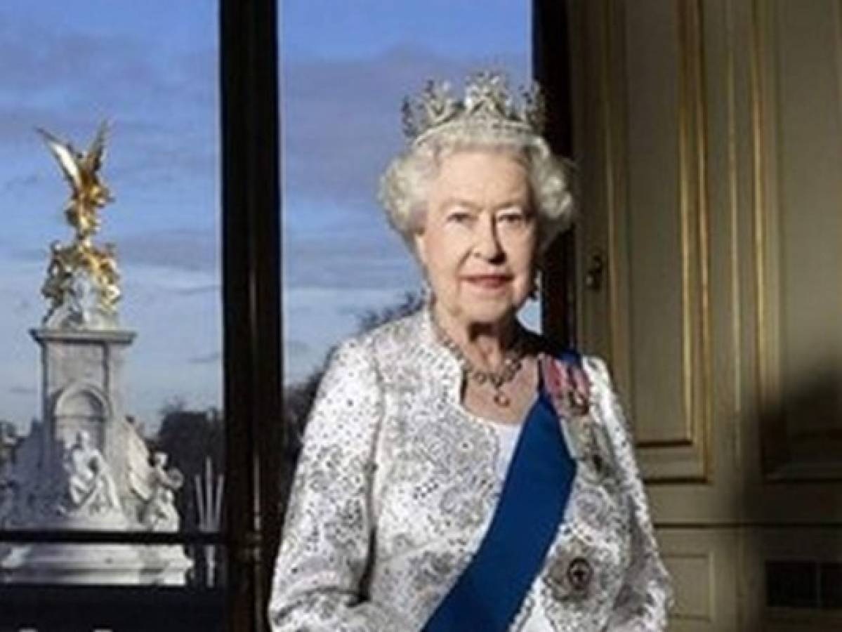 Reina Elizabeth II felicita a Honduras por sus 197 años de independencia