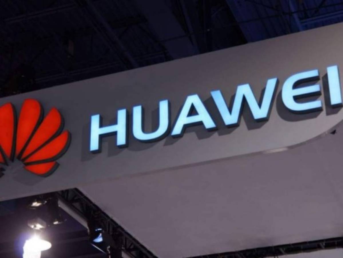 Huawei sanciona a dos empleados por haber tuiteado con un iPhone