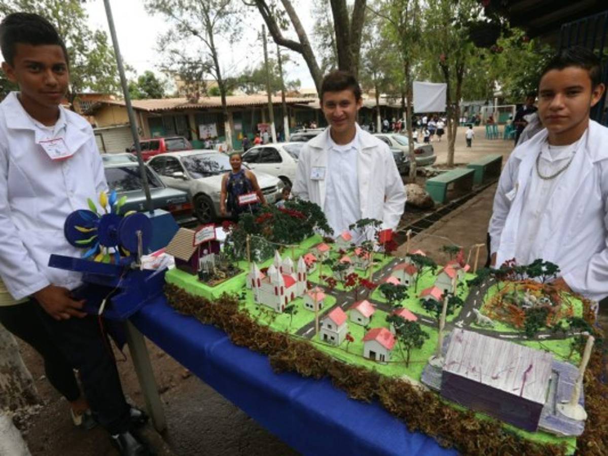 Los científicos del tercer milenio realizan feria en la capital