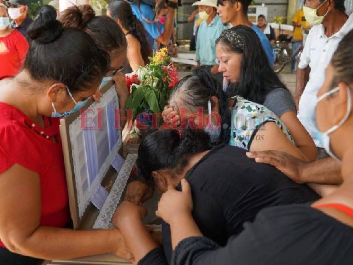 Siguen muriendo personas por alcohol adulterado: cifra sube a 17 fallecidos