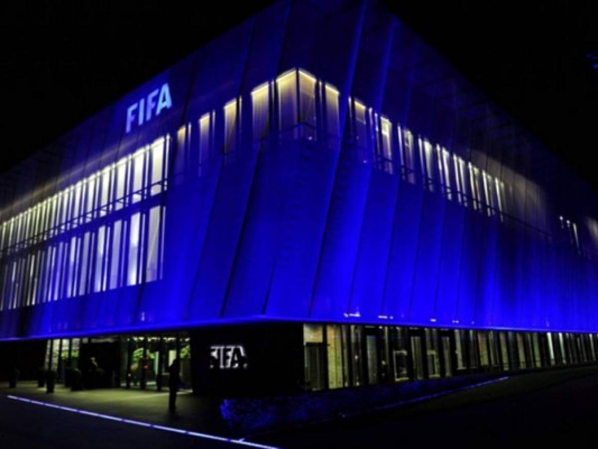 Real Madrid y Atlético castigados sin fichar durante un año