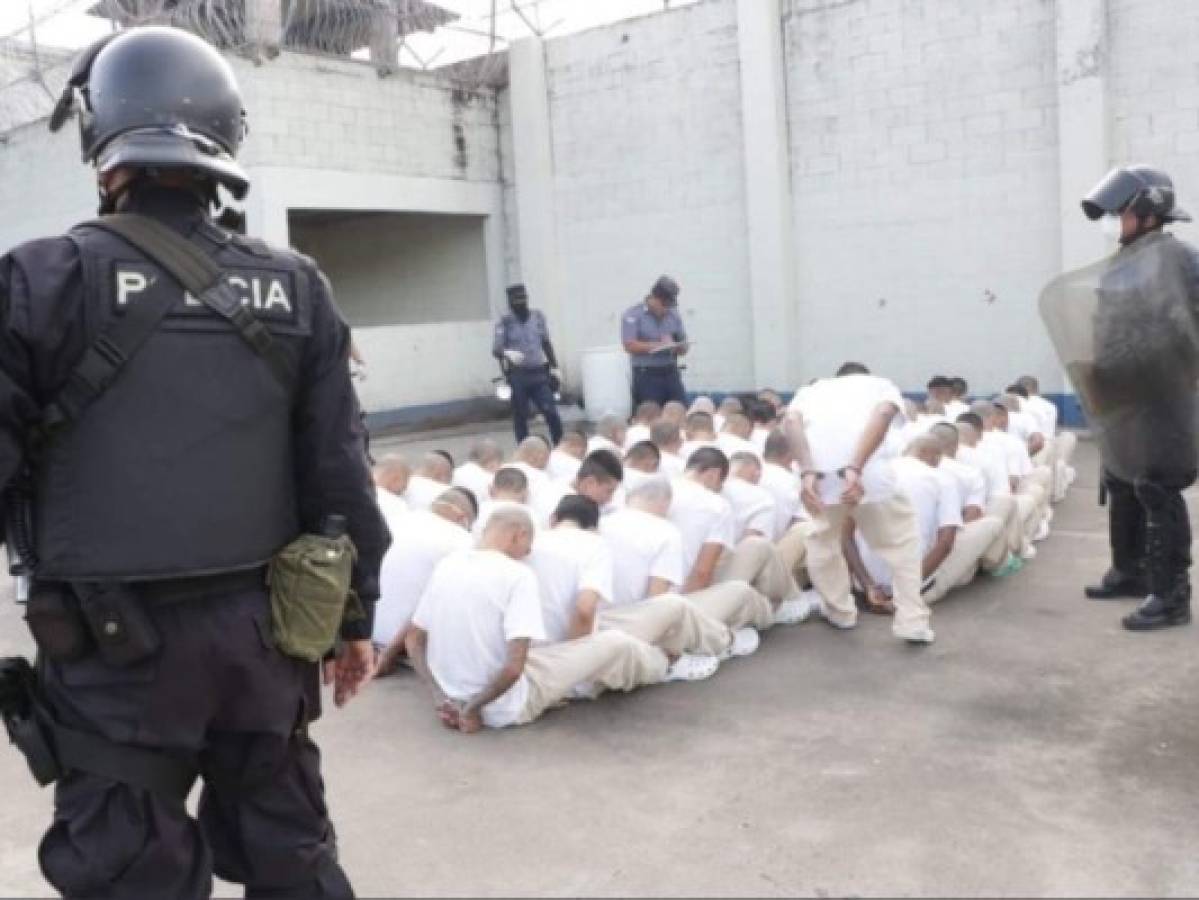 Trasladan a pandilleros presos por ordenar ataques a policías en El Salvador