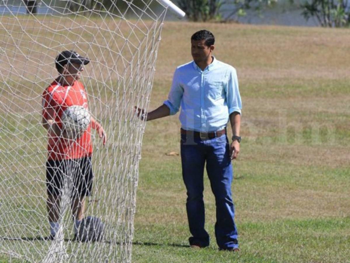 Noel Valladares visitó entrenamiento del Olimpia