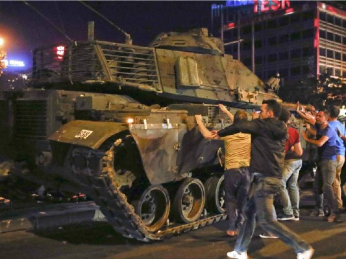 Intento de golpe de estado contra el presidente Tayyip Erdogan es frustrado en Turquía  