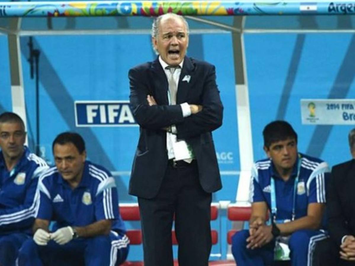 Hospitalizan a Sabella, exseleccionador de Argentina, horas después de la muerte de Maradona