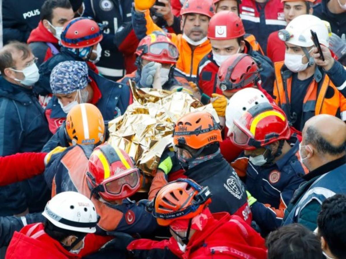 Rescatan a dos niños tres días después del devastador sismo en Turquía