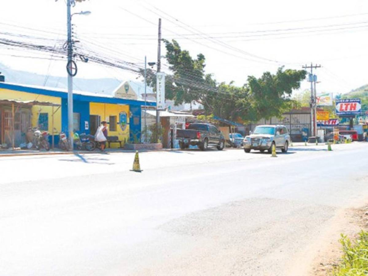 Apenas un policía había en posta próxima a llantera