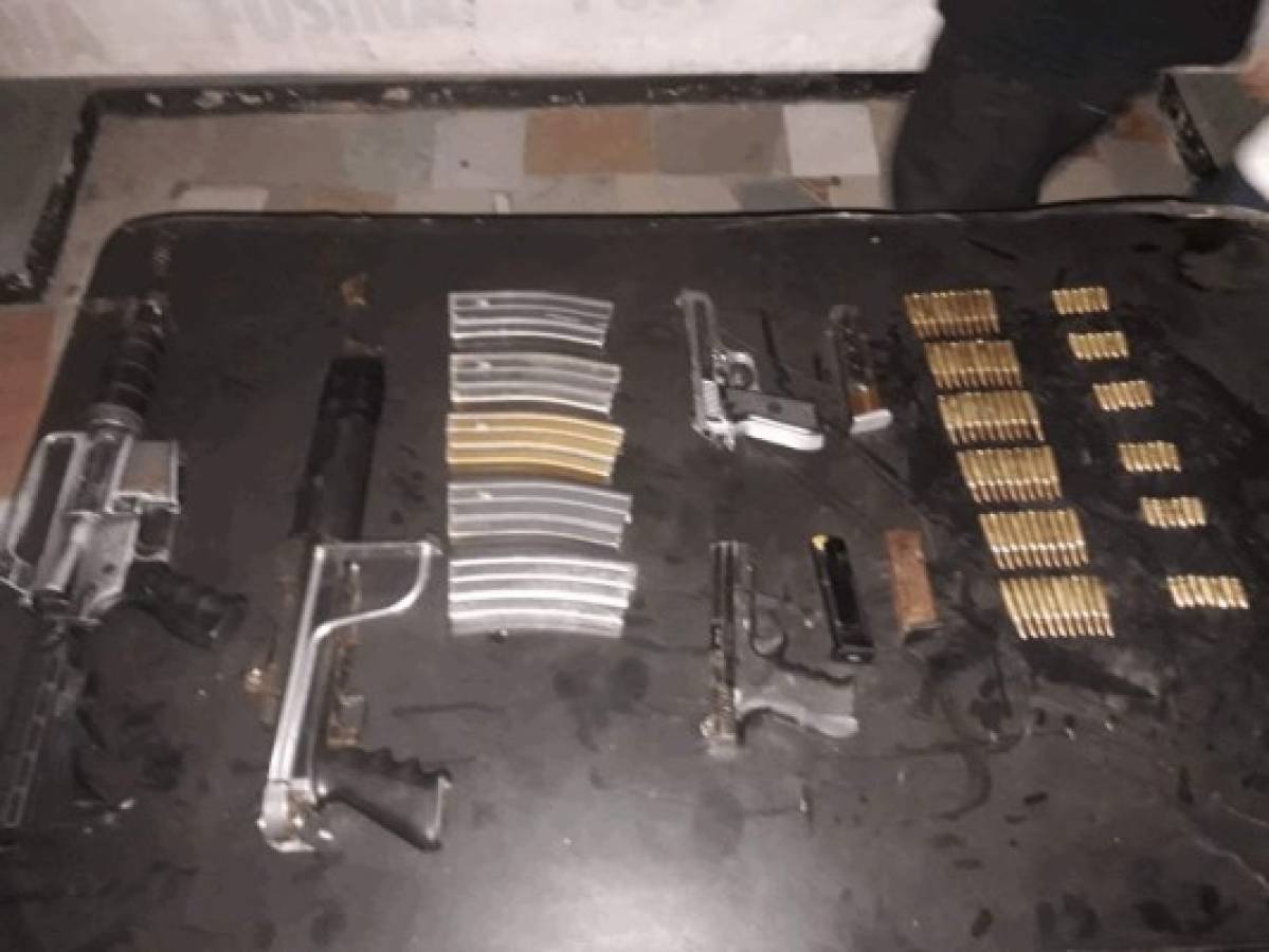Estas son las armas que se les decomisó a los presuntos integrantes de la pandilla 18.