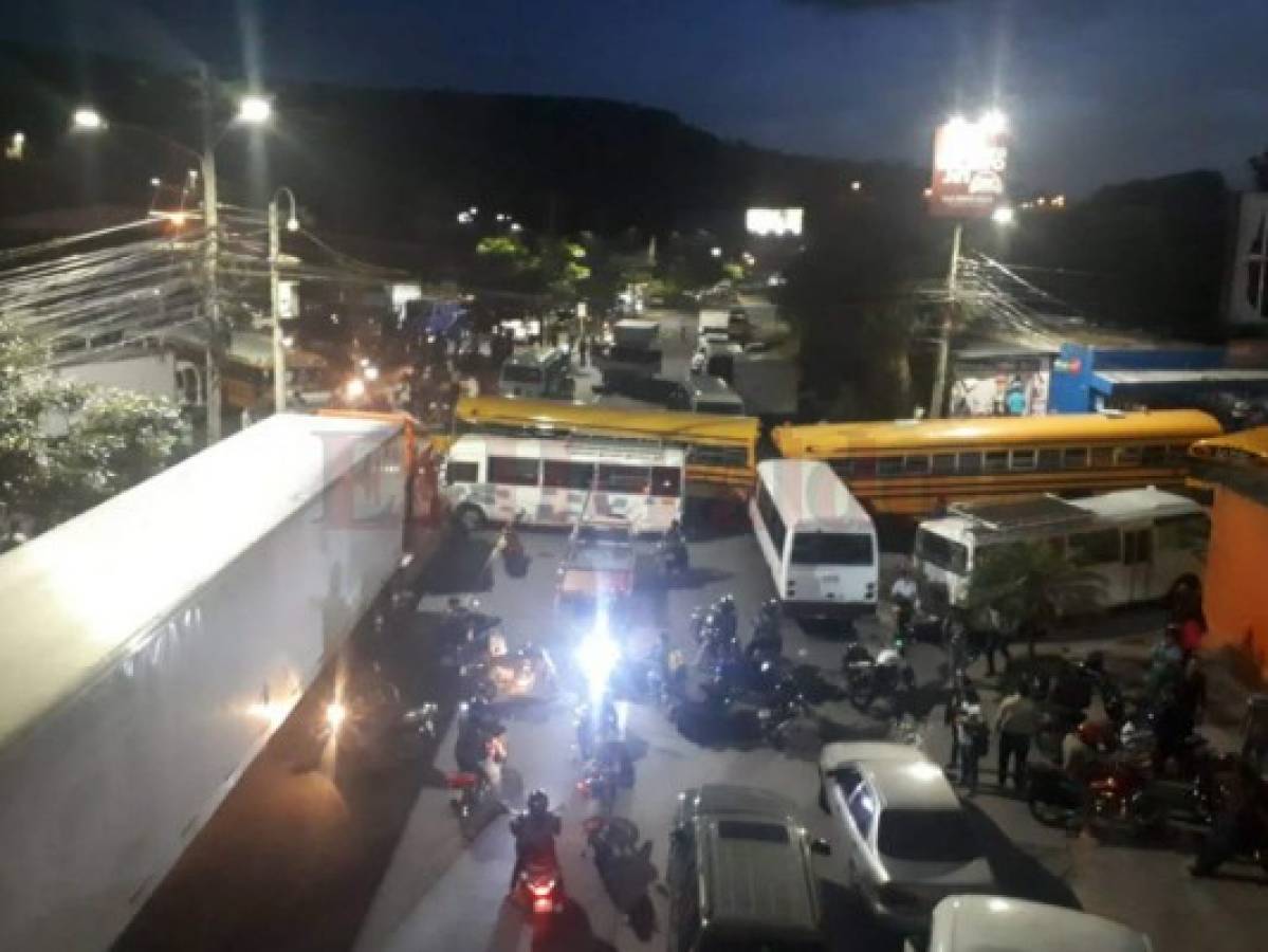 Habilitan paso vehicular en las zonas tomadas, pero el paro continúa en Honduras