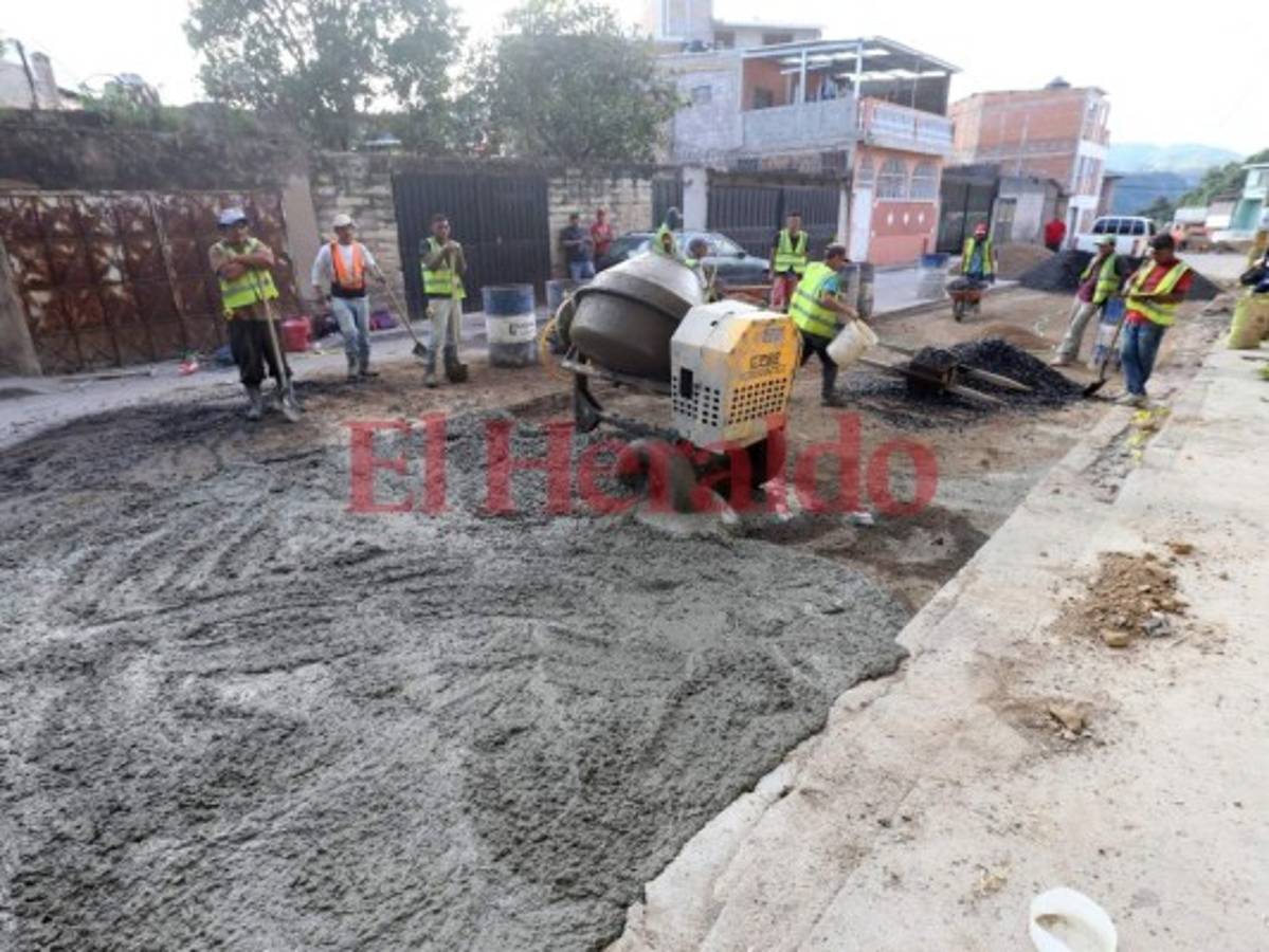 En reparación varios tramos de las calles de barrio El Bosque en la capital de Honduras