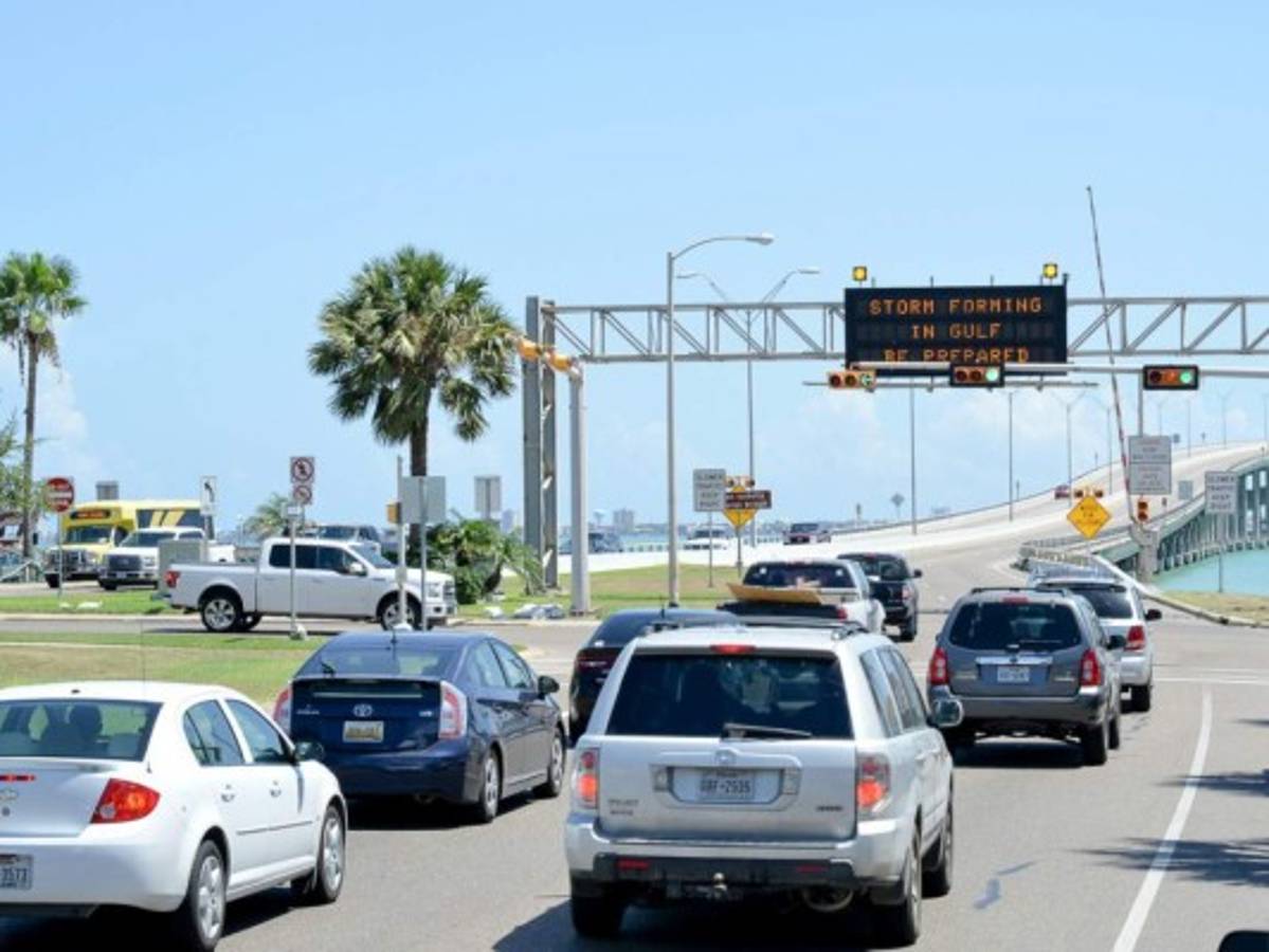 Harvey amenaza a Texas; podría volverse huracán