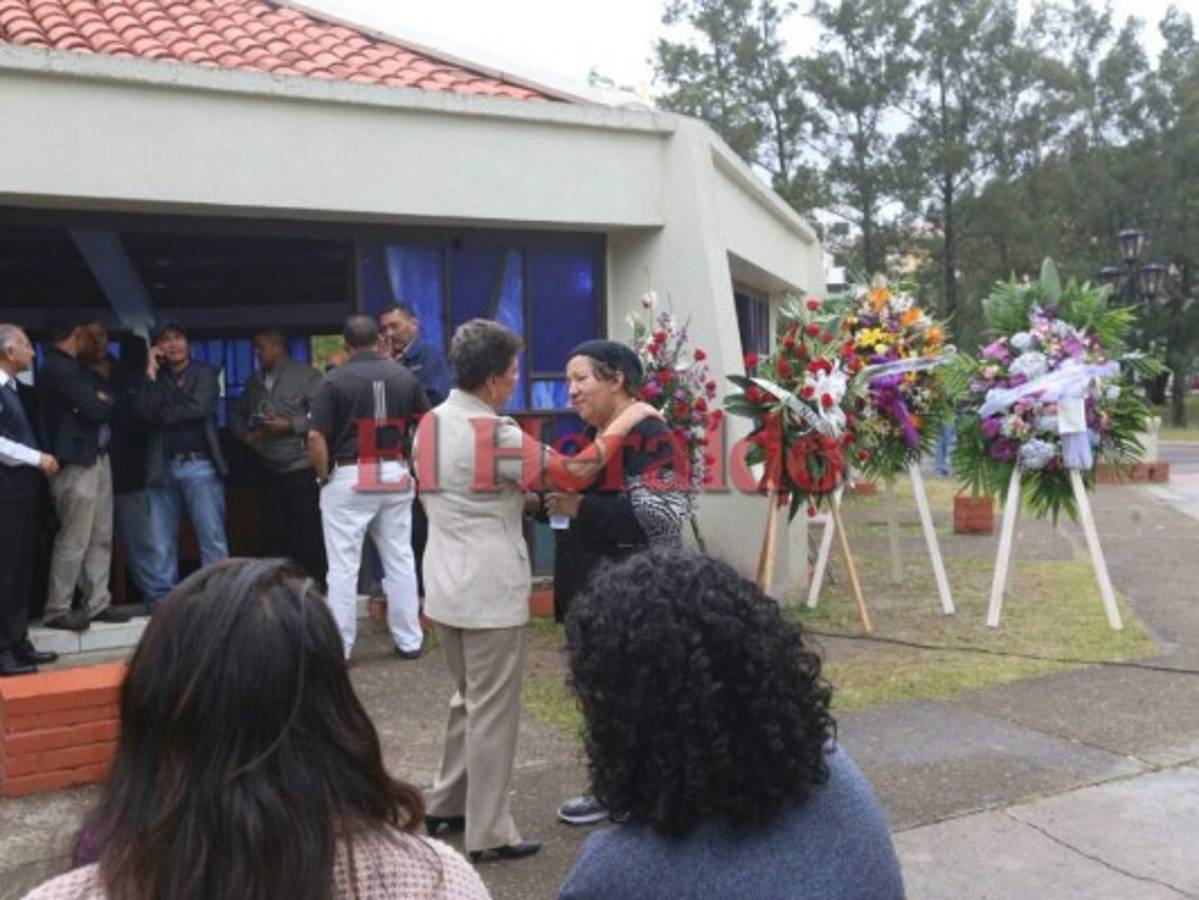 Dolor, llanto y desconsuelo en velorio de Patricia Valladares, víctima de accidente de helicóptero