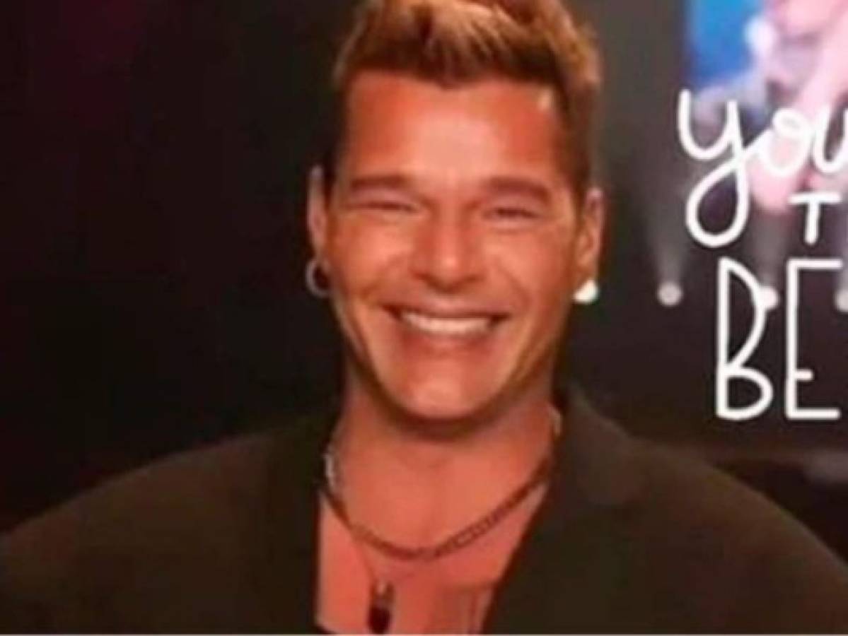 Ricky Martin es criticado por retocar su cara y lucir irreconocible