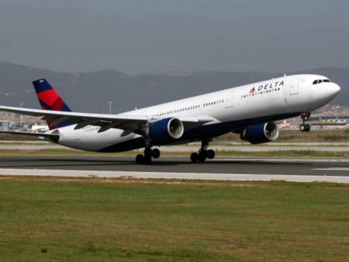 Avión aterriza de emergencia en San Pedro Sula tras problemas en la turbina