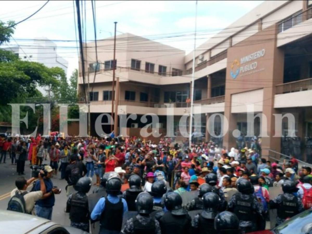 Honduras: Con gases lacrimógenos desalojan a miembros del Copinh