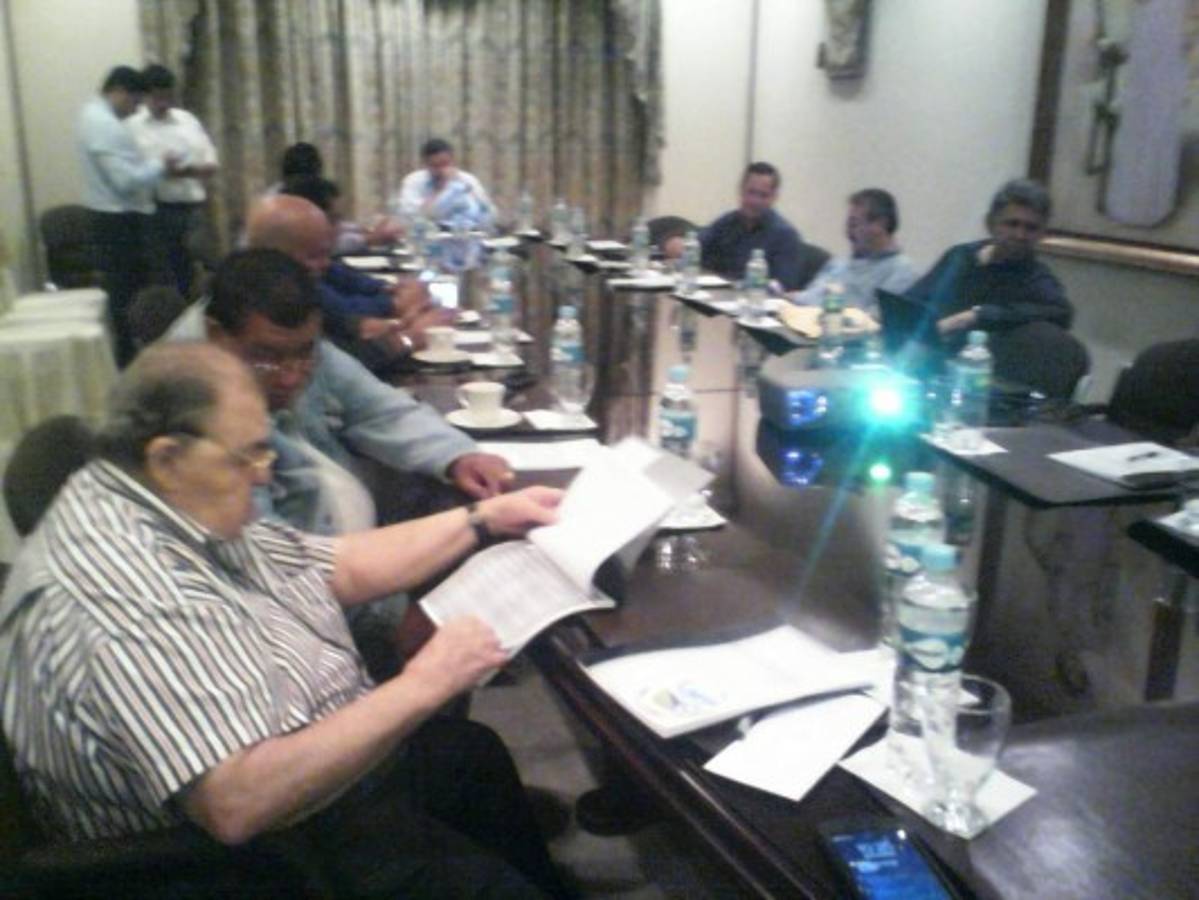 Presidentes de Liga Nacional reunidos en San Pedro Sula   