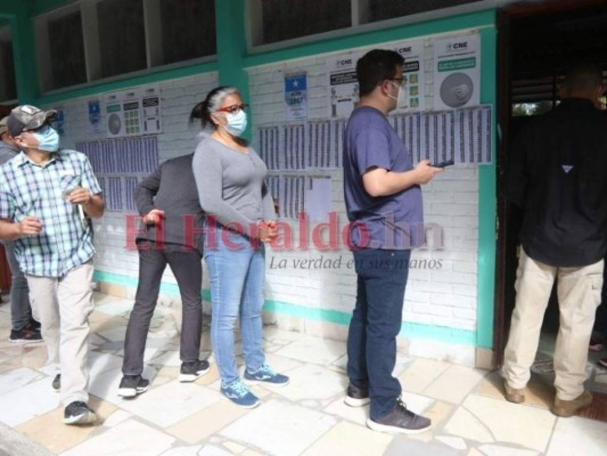 Así fue el ambiente en la Escuela Sotero Barahona ubicada en el sector de El Hatillo en la capital. Foto: Alex Pérez/ EL HERALDO