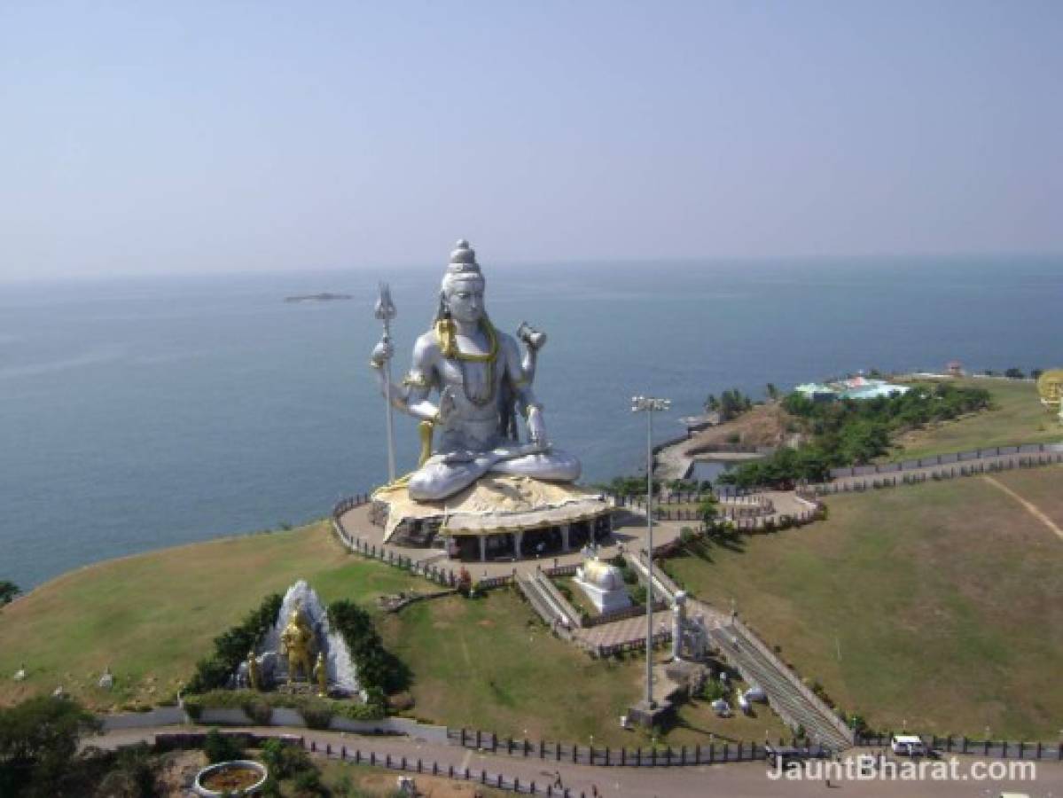 Mandatario indio inaugura obras de polémica estatua gigante  