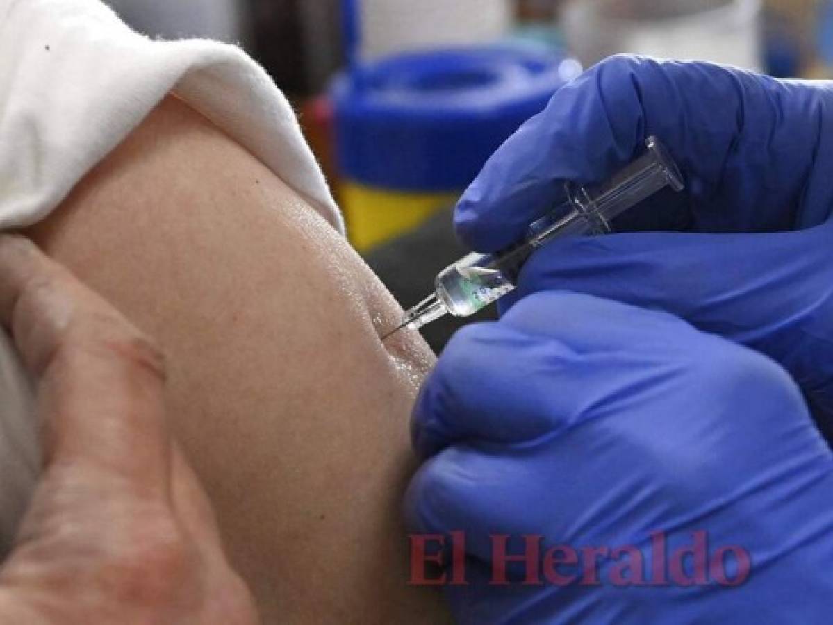 Borrador de propuesta: Congreso busca que farmacias vendan vacunas anticovid
