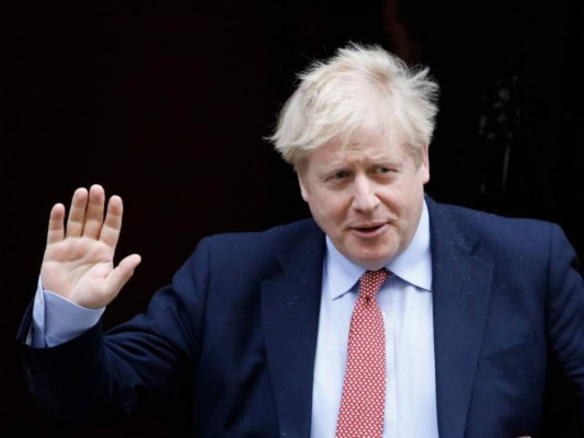 Boris Johnson es hospitalizado para exámenes por coronavirus