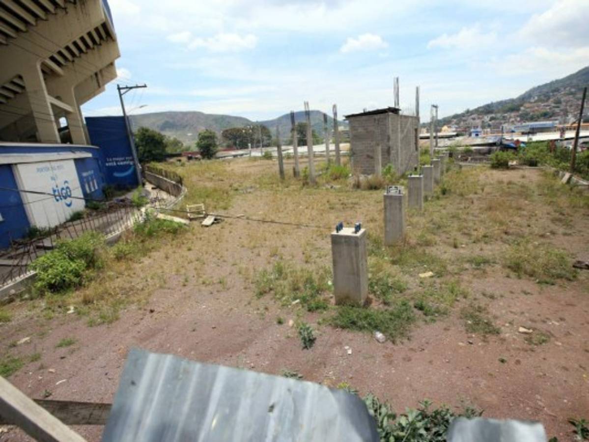 Desde hace varios meses que los trabajos en la miniterminal del Trans 450, localizada cerca del Estadio Nacional. Foto:Marvin Salgado/El Heraldo