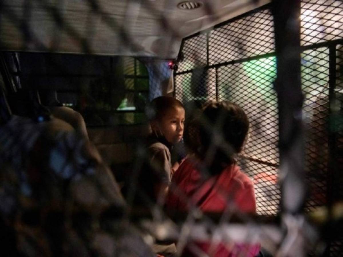 Oleadas de migrantes centroamericanos y su drama en las calles de Roma, Texas