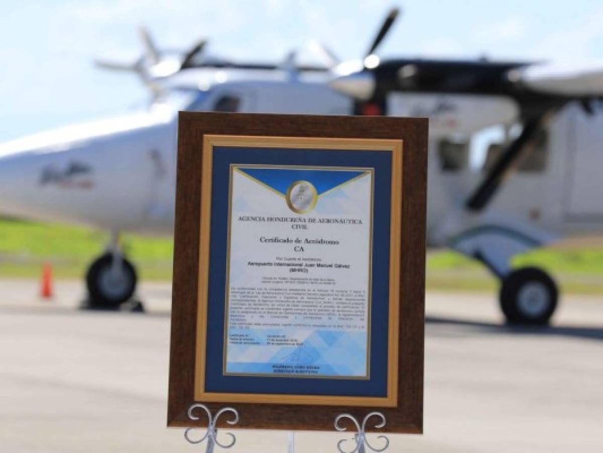 Aeropuerto de Roatán recibe certificado internacional de Aeródromo