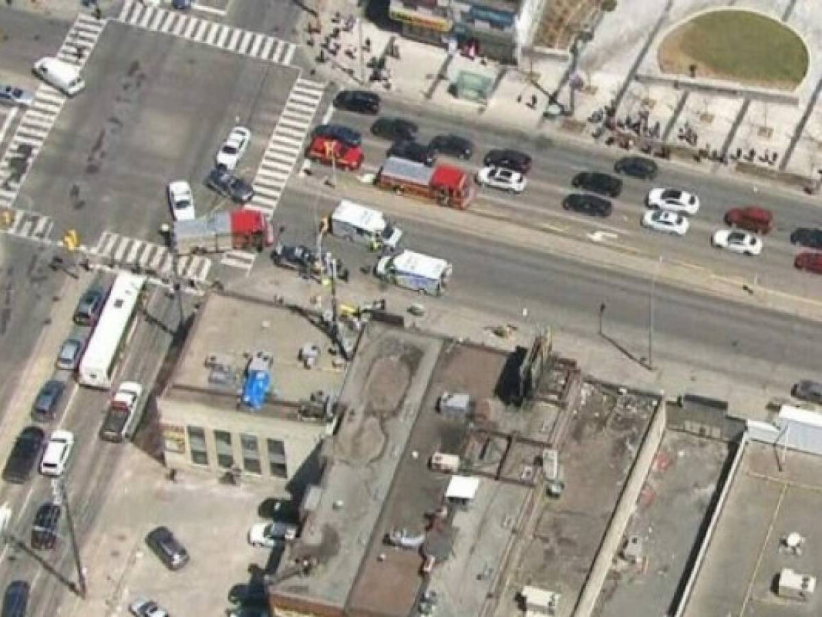 Una camioneta embiste a una decena de peatones en Toronto