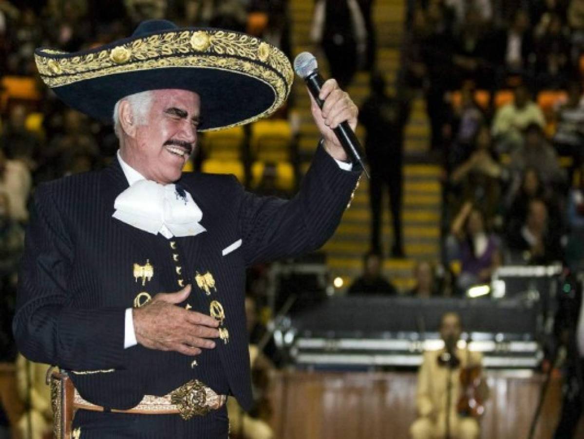 Con corrido, Vicente Fernández invita a los latinos a votar por Hillary Clinton