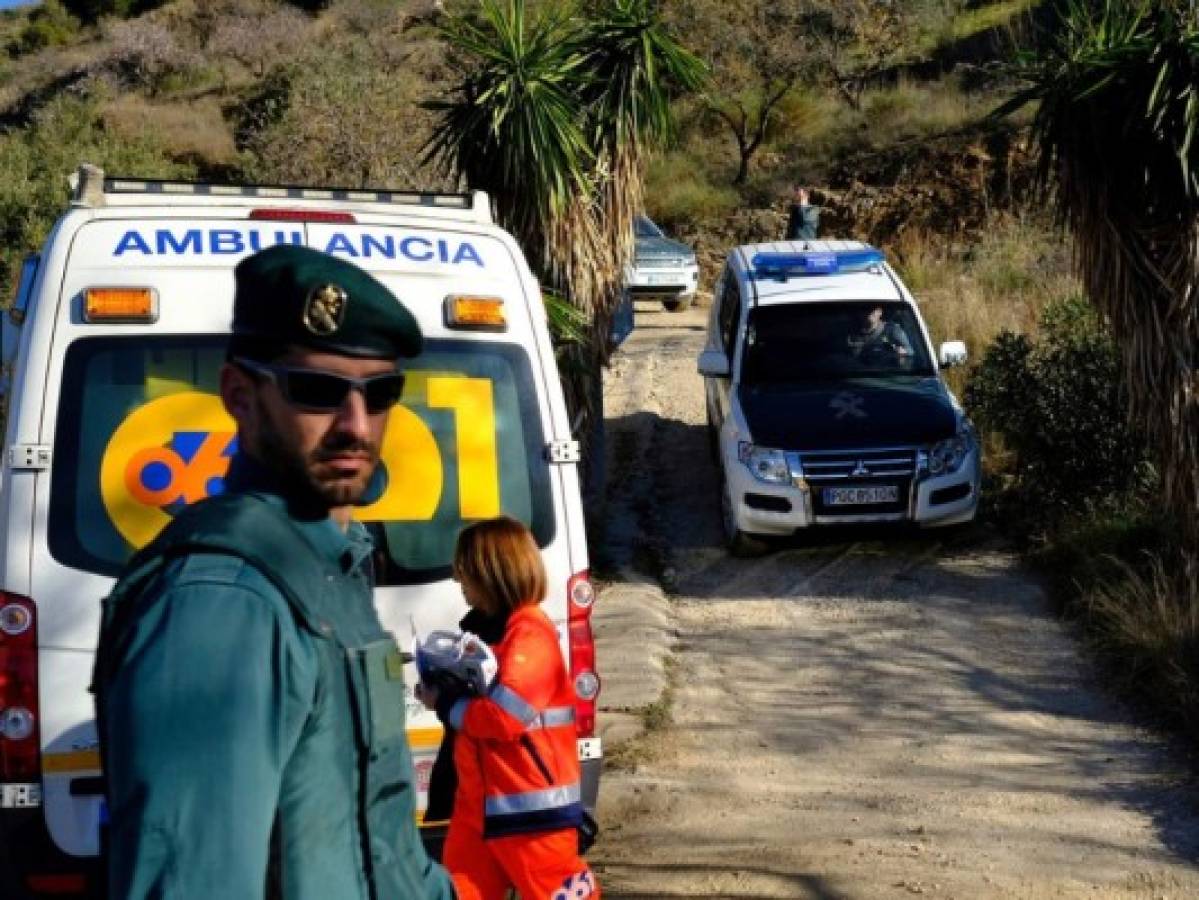 Ardua tarea para rescatar a niño atrapado en pozo en España